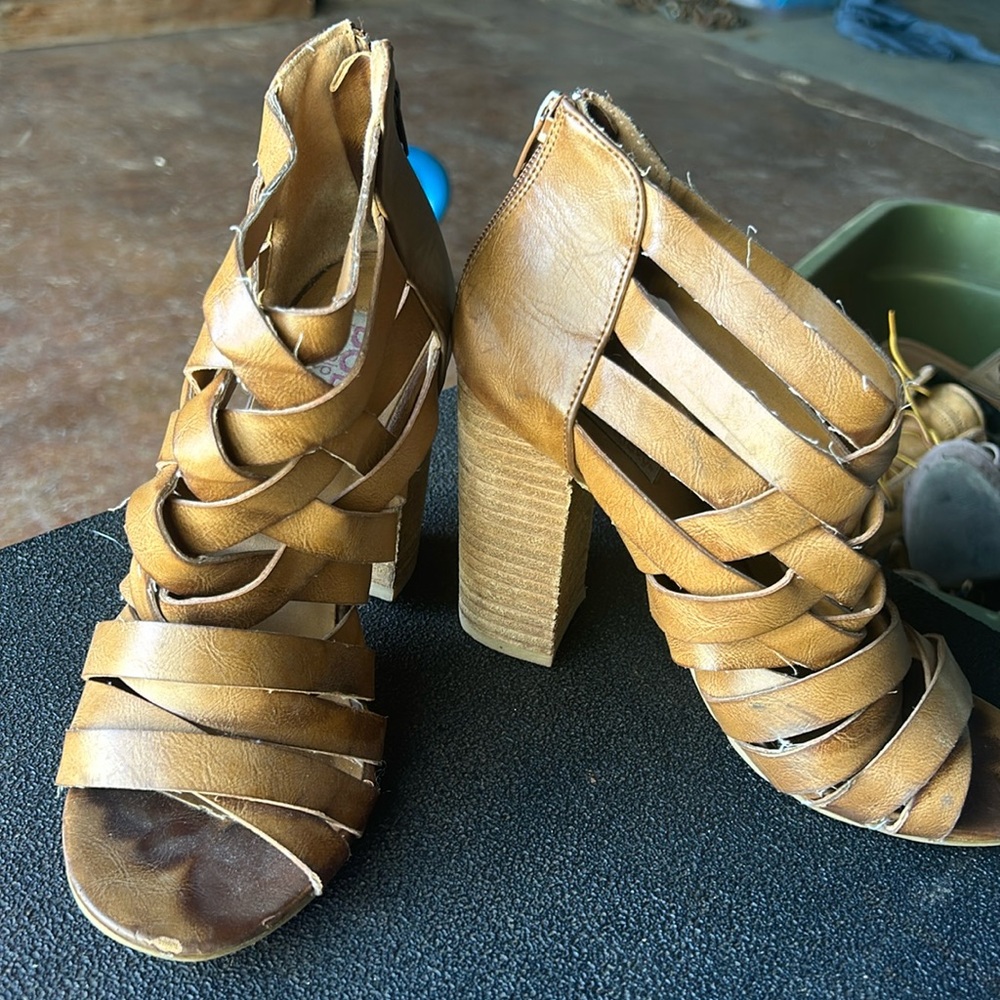 tan heels woen fair